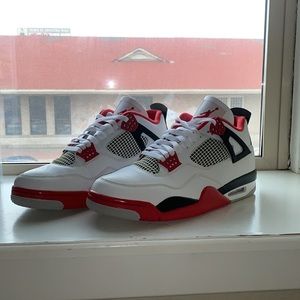 Jordan retro 4 fire red